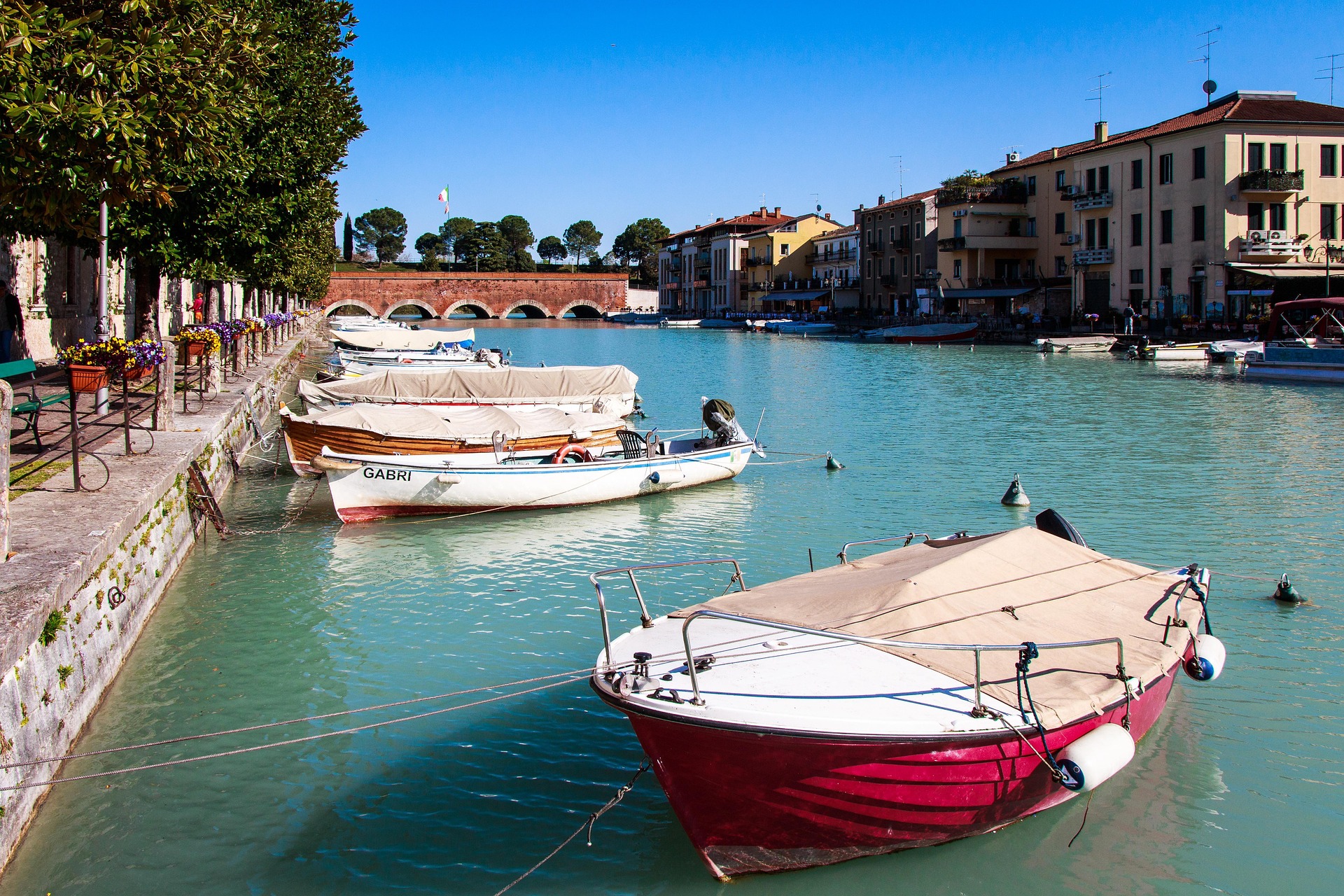 tommy_rau-boat-4344483_1920